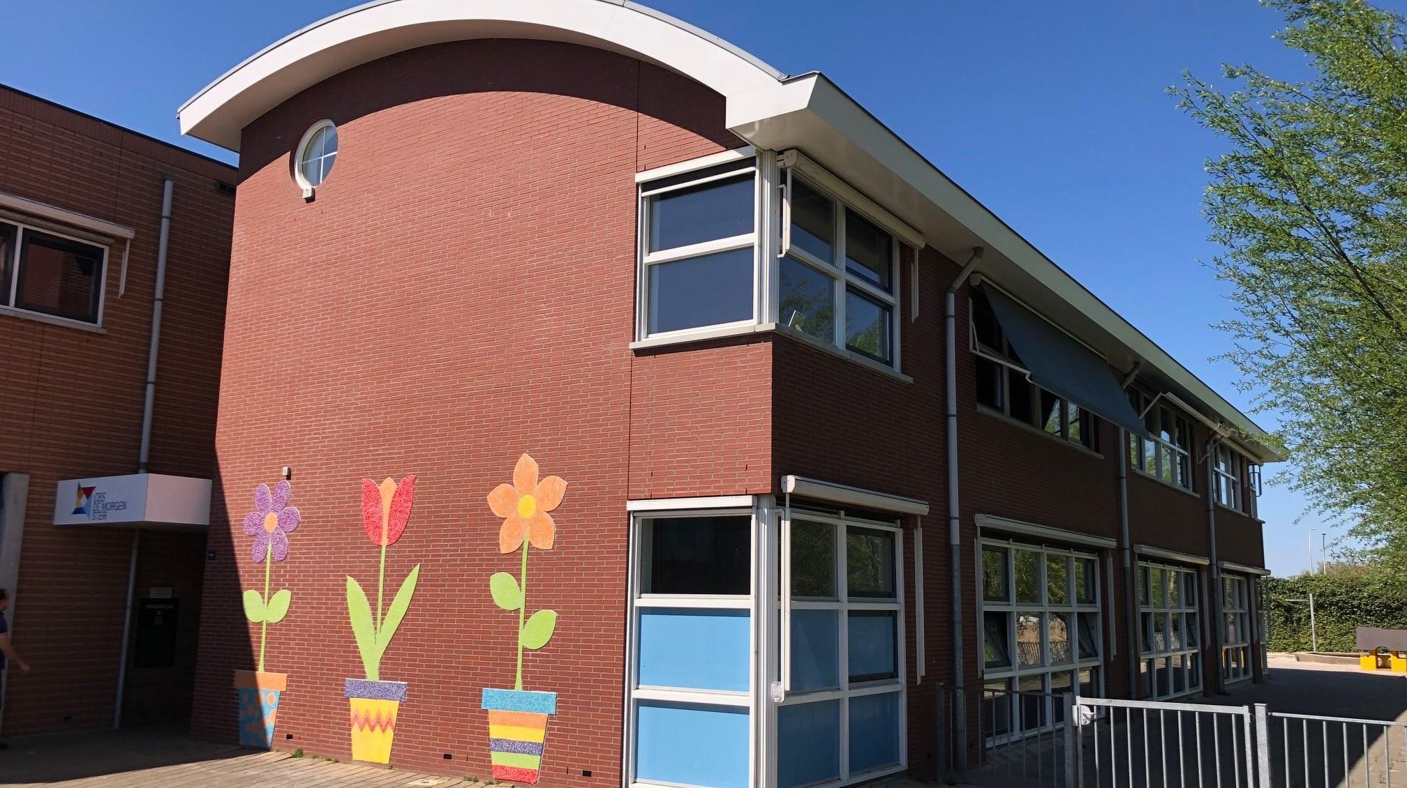 Image van Christelijke Basisschool De Regenboog in Reeuwijk met leerlingen die actief leren en spelen. Image van Christelijke Basisschool De Regenboog in Reeuwijk met leerlingen die actief leren en spelen.