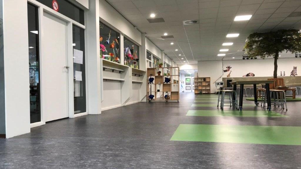 Interieur van Basisschool de Wegwijzer in Soest met een moderne en uitnodigende ruimte. Interieur van Basisschool de Wegwijzer in Soest met een moderne en uitnodigende ruimte.