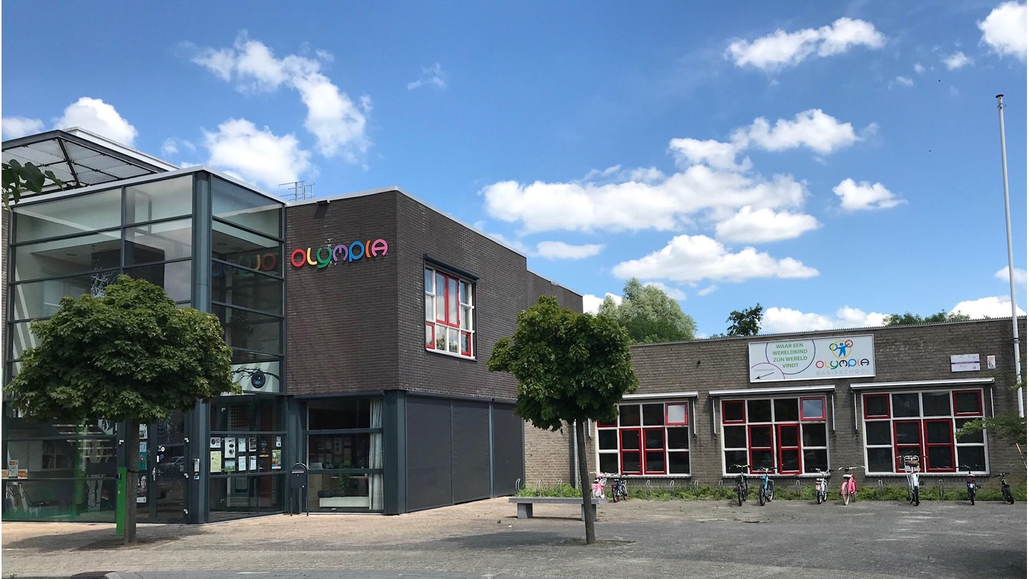Kbs Olympia in Breda met een duidelijke gevel en een heldere lucht. Kbs Olympia in Breda met een duidelijke gevel en een heldere lucht.