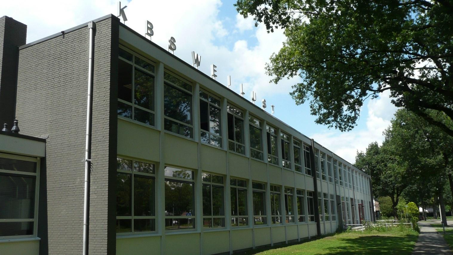 Kbs Weilust in Breda is een moderne school met grote ramen en een groene omgeving. Kbs Weilust in Breda is een moderne school met grote ramen en een groene omgeving.