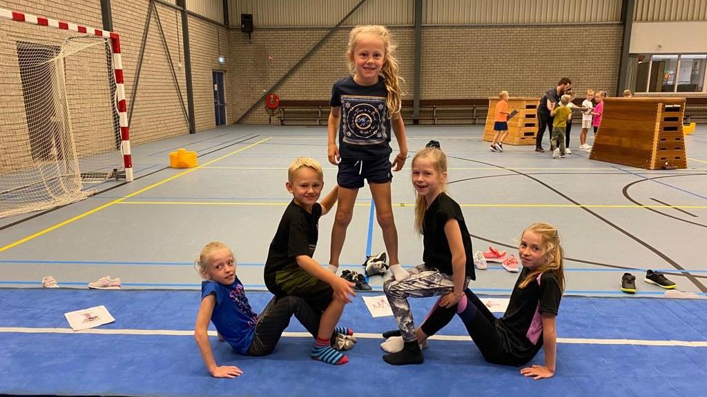 KindCentrum Altweerterheide leerlingen actief aan het spelen in de gymzaal. KindCentrum Altweerterheide leerlingen actief aan het spelen in de gymzaal.