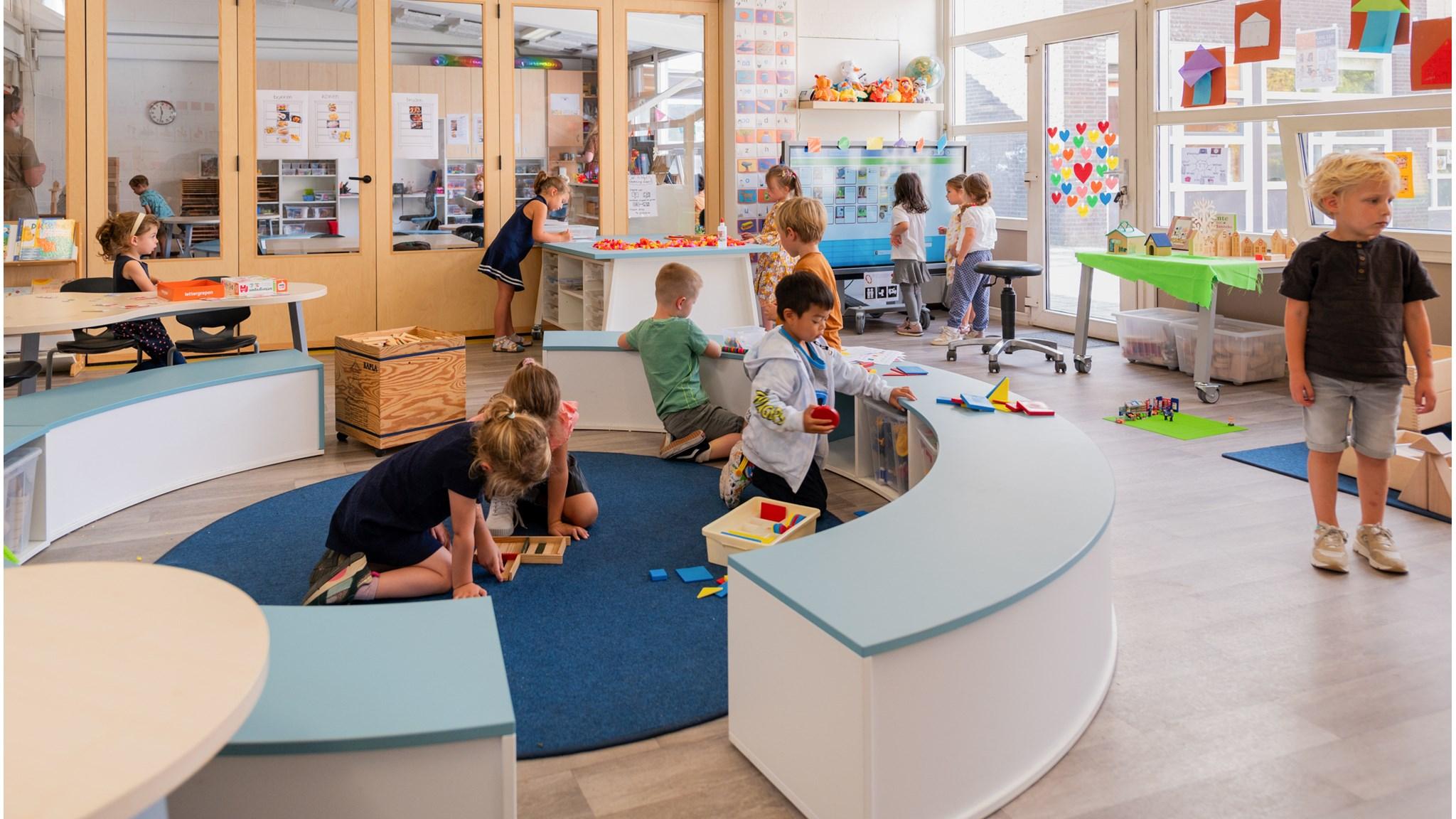 Kindcentrum Amby in Maastricht biedt een interactieve leeromgeving waar kinderen creatief spelenderwijs ontdekken. Kindcentrum Amby in Maastricht biedt een interactieve leeromgeving waar kinderen creatief spelenderwijs ontdekken.