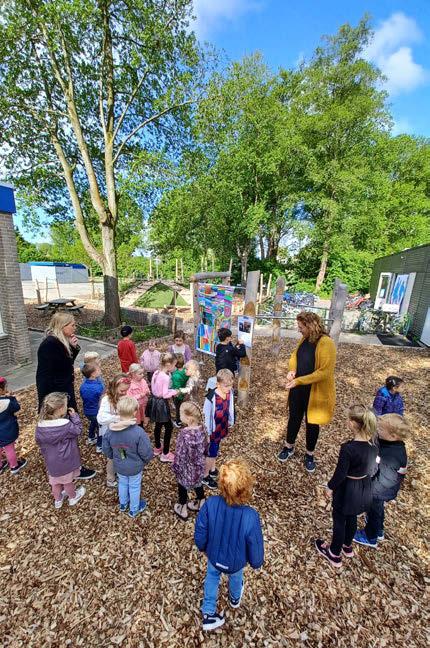 Kindcentrum De Duif in Heiloo, kinderen leren en spelen op het schoolplein. Kindcentrum De Duif in Heiloo, kinderen leren en spelen op het schoolplein.