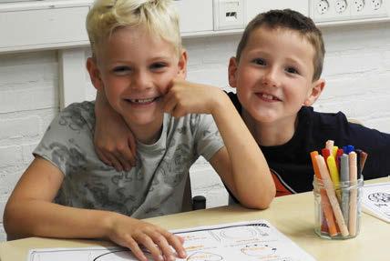 Kindcentrum De Duif in Heiloo, waar kinderen samen plezier hebben tijdens het tekenen. Kindcentrum De Duif in Heiloo, waar kinderen samen plezier hebben tijdens het tekenen.