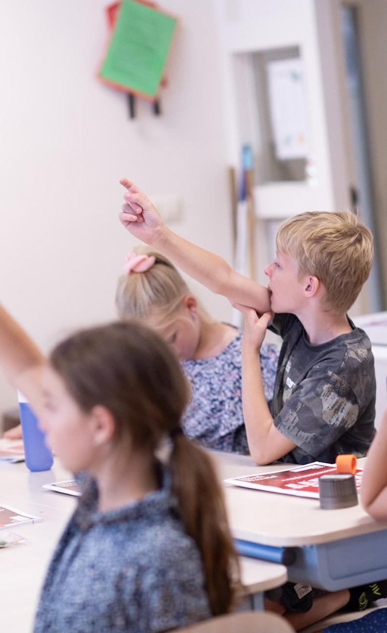 Kindcentrum de KAS in Waddinxveen toont kinderen die actief deelnemen in de klas. Kindcentrum de KAS in Waddinxveen toont kinderen die actief deelnemen in de klas.