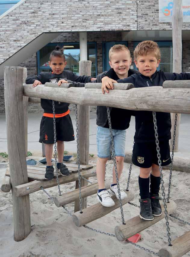 Kindcentrum De Spreng in Hoevelaken: Kinderen spelen op het schoolplein. Kindcentrum De Spreng in Hoevelaken: Kinderen spelen op het schoolplein.