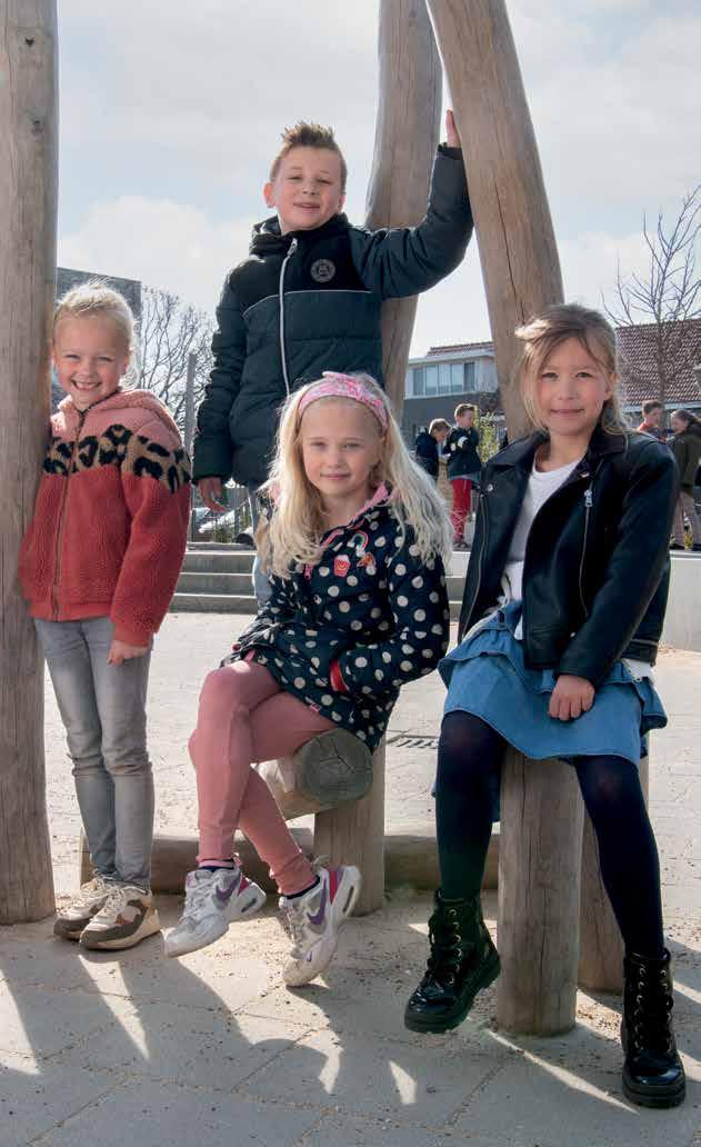 Kindcentrum De Spreng in Hoevelaken, met kinderen die plezier hebben op het schoolplein. Kindcentrum De Spreng in Hoevelaken, met kinderen die plezier hebben op het schoolplein.