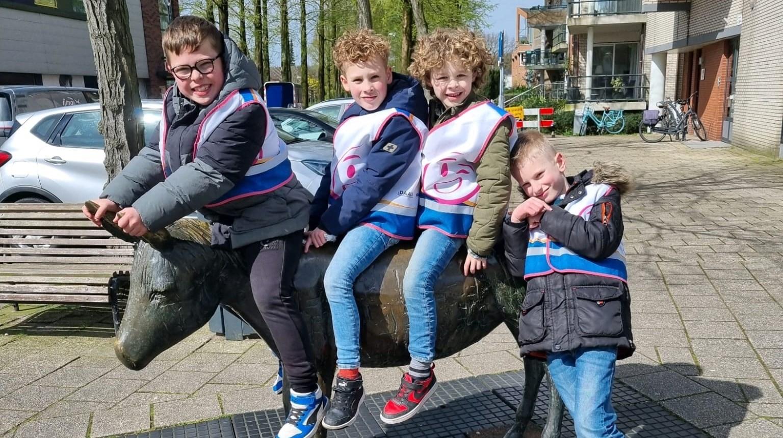 Kindcentrum Eigenwijze in Heemskerk: Kinderen op de speelplaats van de school.