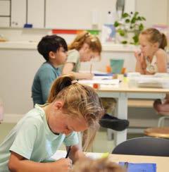 Kindcentrum Theresia in Eindhoven: leerlingen die geconcentreerd werken in de klas. Kindcentrum Theresia in Eindhoven: leerlingen die geconcentreerd werken in de klas.
