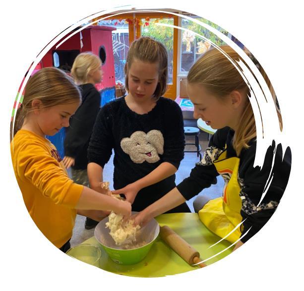 Kinderen aan het koken op RK Basisschool Sint Jozef in Someren. Kinderen aan het koken op RK Basisschool Sint Jozef in Someren.