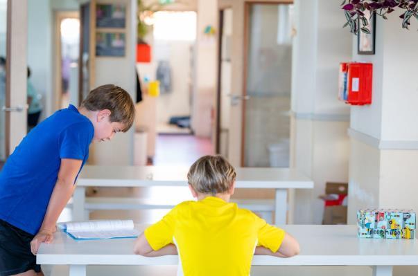 Kinderen aan het leren in De Kralingsche School voor Basisonderwijs in Rotterdam. Kinderen aan het leren in De Kralingsche School voor Basisonderwijs in Rotterdam.