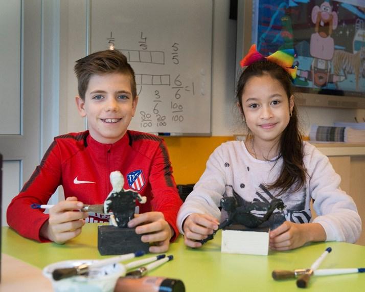 Kinderen aan het werk aan hun kunstprojecten in TVH Jenaplanschool de Tandem in Hoorn. Kinderen aan het werk aan hun kunstprojecten in TVH Jenaplanschool de Tandem in Hoorn.