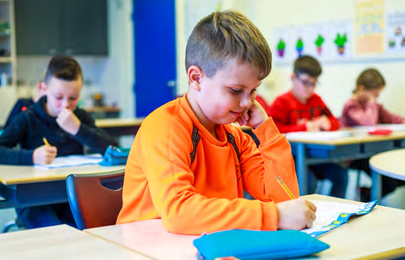 Kinderen bezig met leren in de klas van basisschool Paulus in Enschede. Kinderen bezig met leren in de klas van basisschool Paulus in Enschede.