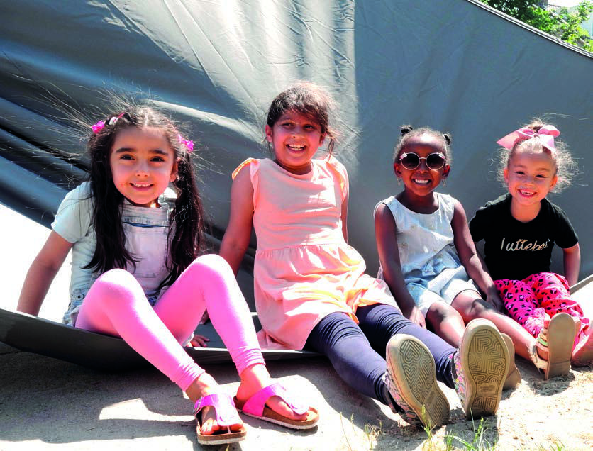 Kinderen genieten van het schoolplein bij OBS de Piramide in Haarlem. Kinderen genieten van het schoolplein bij OBS de Piramide in Haarlem.