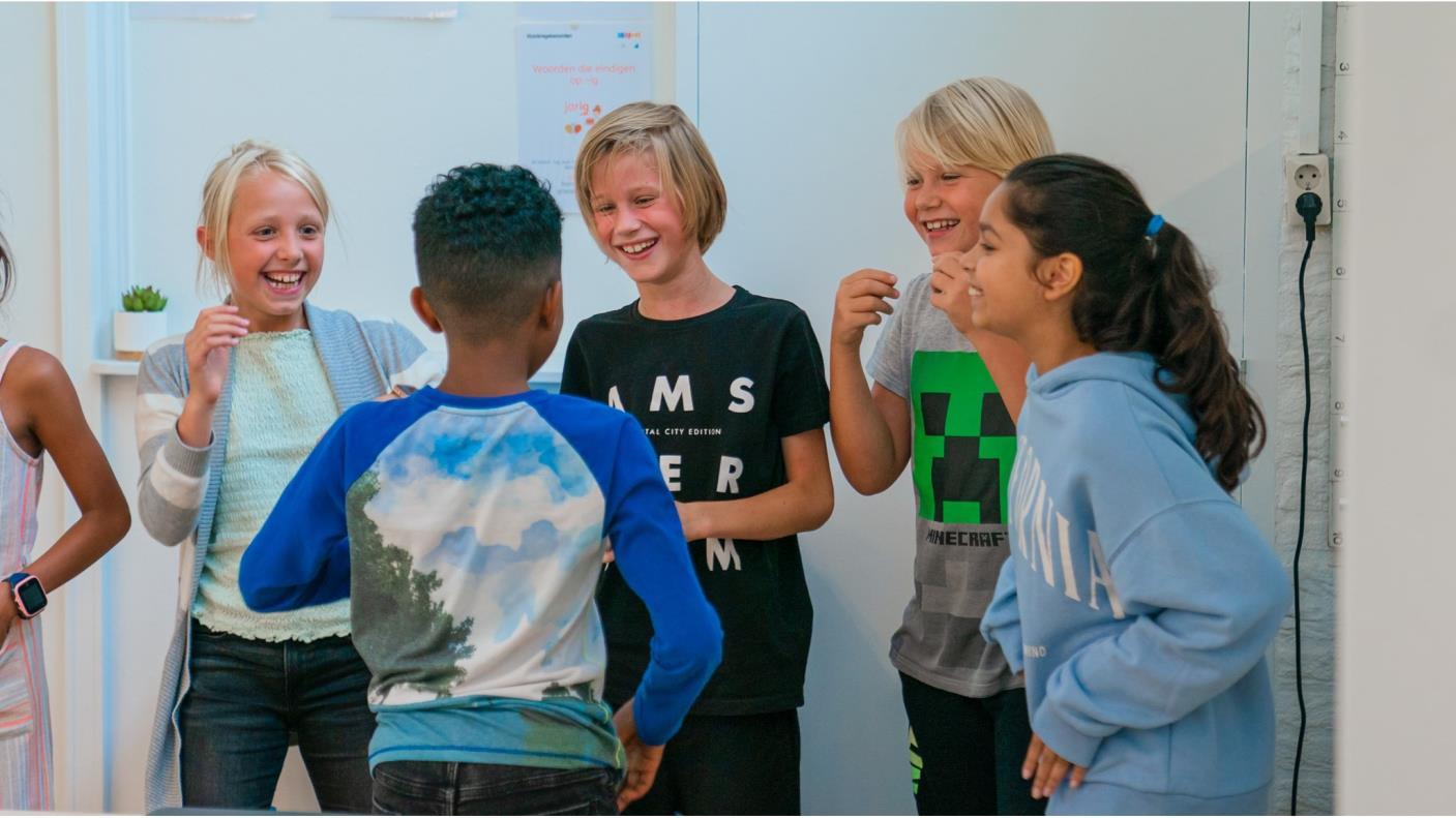 Kinderen hebben plezier tijdens een activiteit op de Katholieke Basisschool Het Kofschip in Ouderkerk aan de Amstel. Kinderen hebben plezier tijdens een activiteit op de Katholieke Basisschool Het Kofschip in Ouderkerk aan de Amstel.