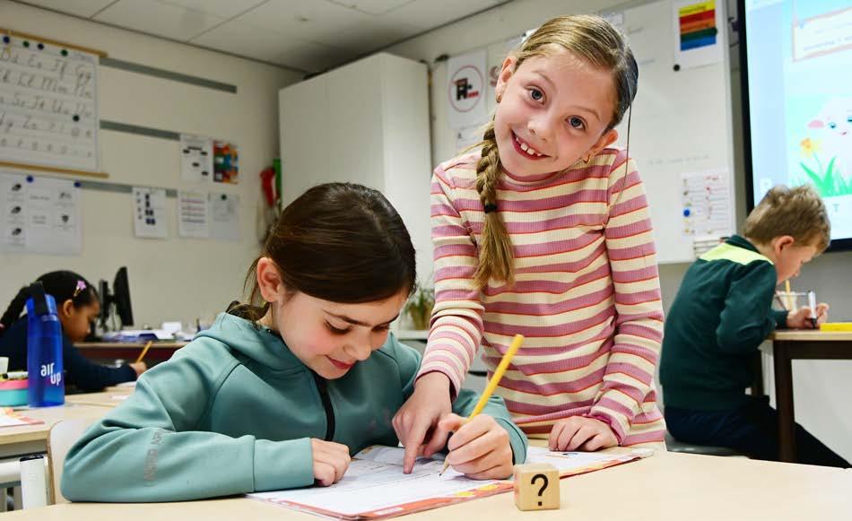 Kinderen leren en werken samen in de klas van Christelijke Basisschool Avonturijn in Hilversum. Kinderen leren en werken samen in de klas van Christelijke Basisschool Avonturijn in Hilversum.