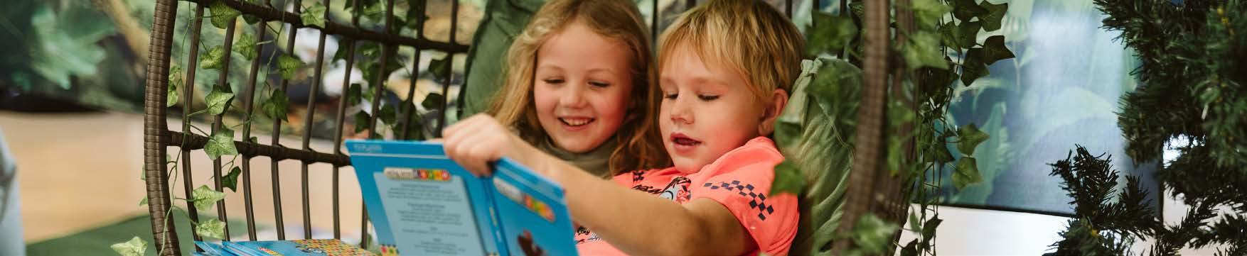 Kinderen lezen samen in de gezellige omgeving van Openbare Basisschool De Bogerd in Rossum (Gelderland). Kinderen lezen samen in de gezellige omgeving van Openbare Basisschool De Bogerd in Rossum (Gelderland).