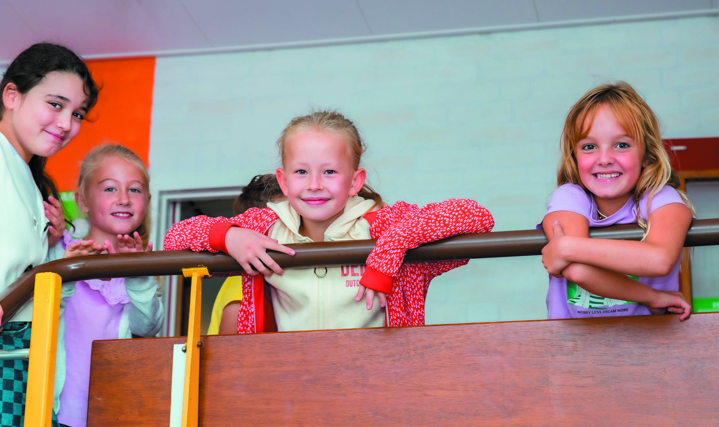 Kinderen op De Trompetvogel in Nieuwegein plezier beleven op het schoolplein. Kinderen op De Trompetvogel in Nieuwegein plezier beleven op het schoolplein.