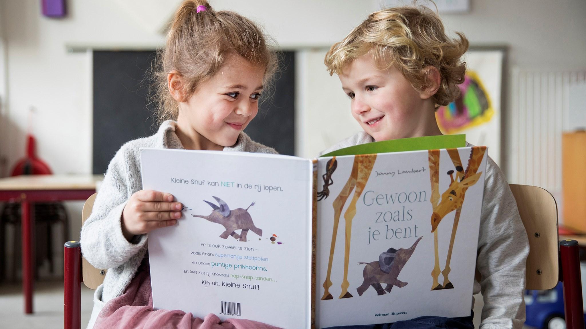 Kinderen op De Wilakkers in Eindhoven genieten van voorlezen uit mooie boeken. Kinderen op De Wilakkers in Eindhoven genieten van voorlezen uit mooie boeken.