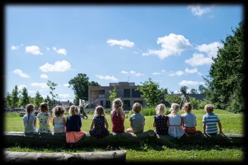 Kinderen op het schoolplein van Rooms Katholieke Basisschool Maurice Rose in Margraten. Kinderen op het schoolplein van Rooms Katholieke Basisschool Maurice Rose in Margraten.