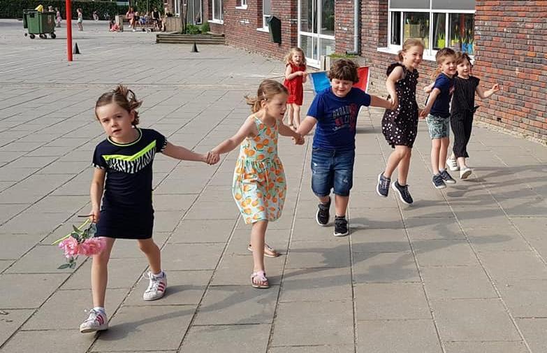 Kinderen rennen op het schoolplein van Rk Bs De Cramignon in Eijsden. Kinderen rennen op het schoolplein van Rk Bs De Cramignon in Eijsden.