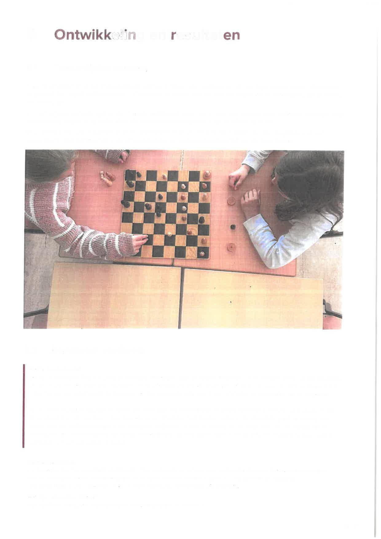 Kinderen spelen een spelletje schaken op de Europaschool in Amsterdam. Kinderen spelen een spelletje schaken op de Europaschool in Amsterdam.