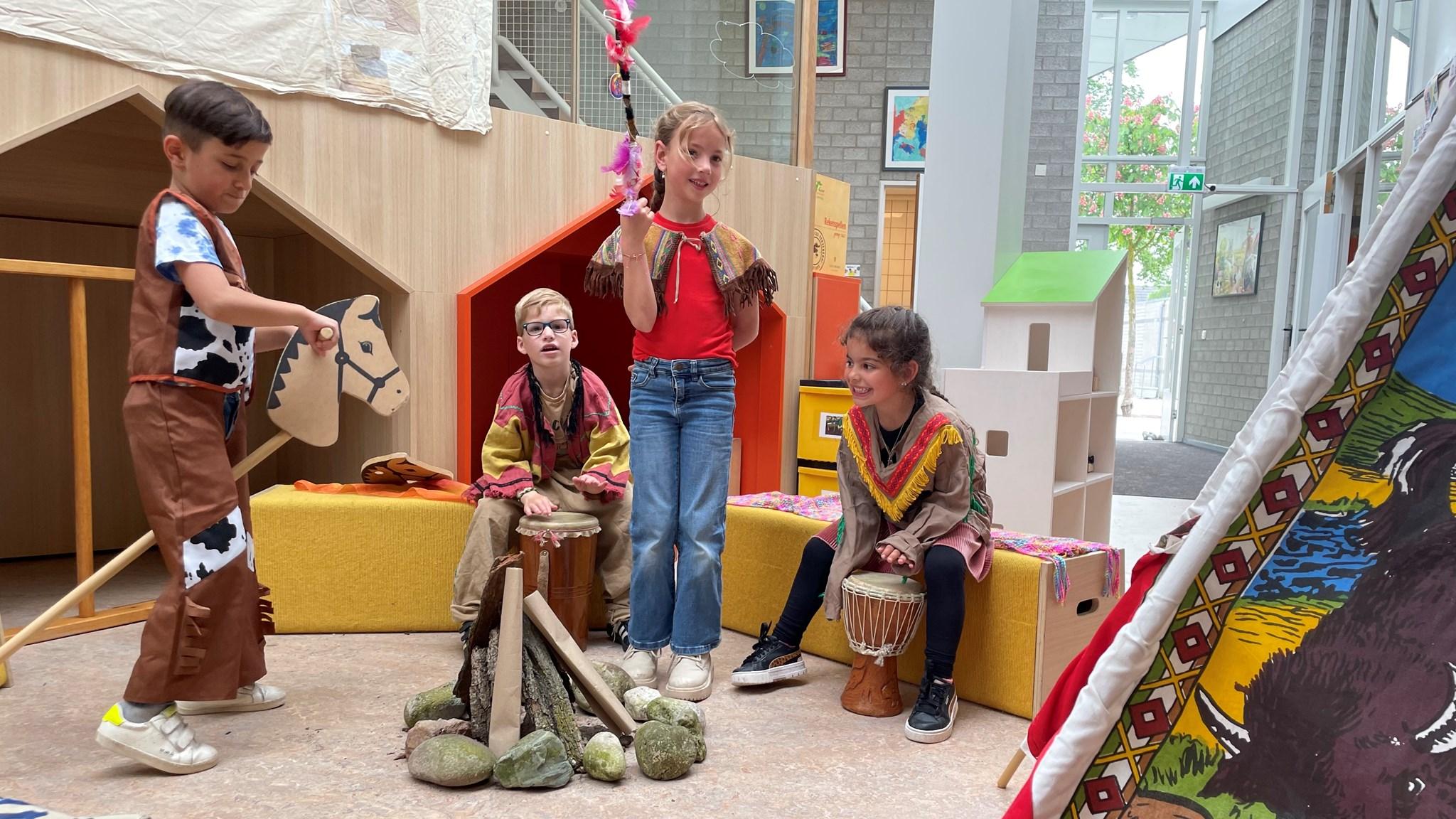 Kinderen spelen en leren op Openbare Basisschool De Hasselbraam in Deurne. Kinderen spelen en leren op Openbare Basisschool De Hasselbraam in Deurne.