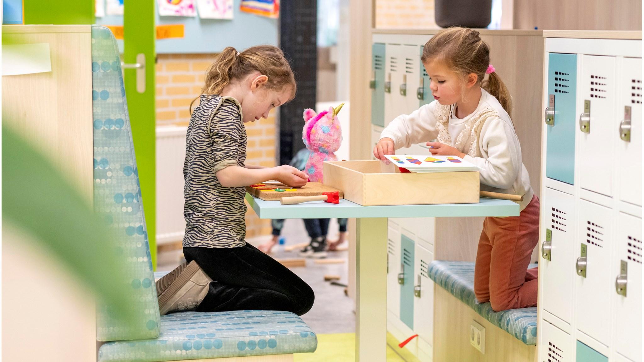 Kinderen spelen en leren samen in de klas van Basisschool Hoffenne in Noordwijk (Zuid-Holland). Kinderen spelen en leren samen in de klas van Basisschool Hoffenne in Noordwijk (Zuid-Holland).