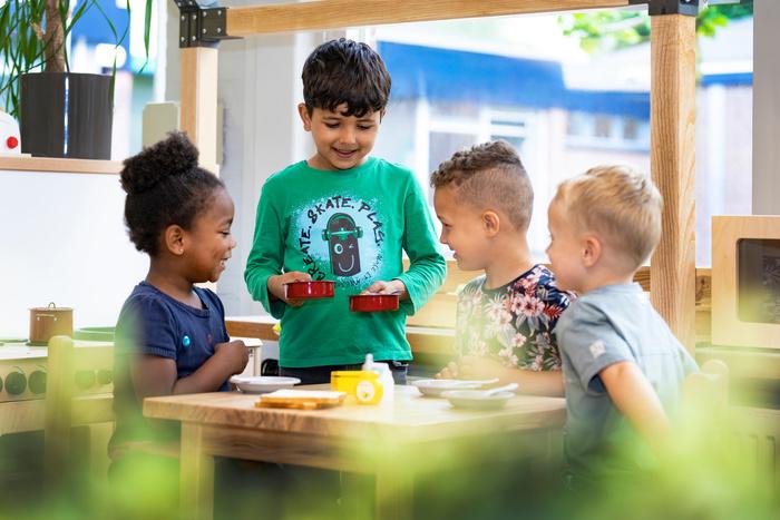 Kinderen spelen en leren samen in de klas van IKC De Singel in Vlaardingen. Kinderen spelen en leren samen in de klas van IKC De Singel in Vlaardingen.