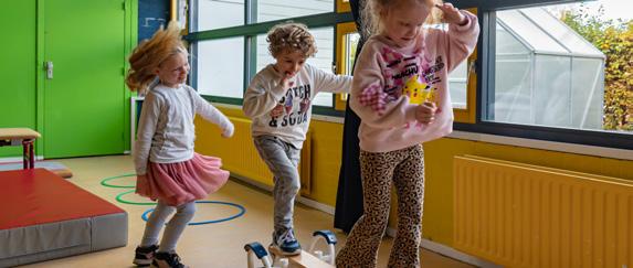 Kinderen spelen op Basisschool De Kleine Beer in Berlicum. Kinderen spelen op Basisschool De Kleine Beer in Berlicum.