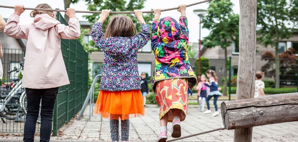 Kinderen spelen op het schoolplein van Basisschool De Hovenier in Montfort. Kinderen spelen op het schoolplein van Basisschool De Hovenier in Montfort.