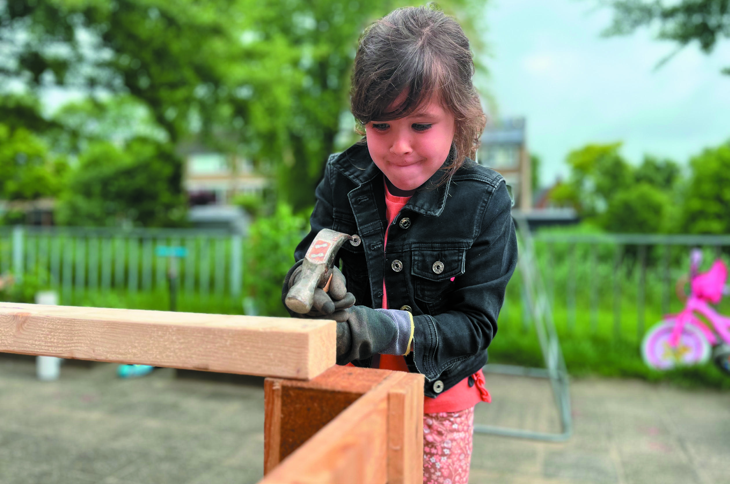 Kinderen spelen op het schoolplein van de Christelijke Basisschool De Hoeksteen in Leersum. Kinderen spelen op het schoolplein van de Christelijke Basisschool De Hoeksteen in Leersum.