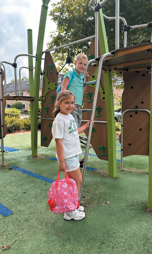 Kinderen spelen op het schoolplein van de Mauritsschool in Nieuwegein. Kinderen spelen op het schoolplein van de Mauritsschool in Nieuwegein.
