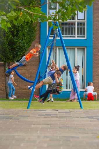 Kinderen spelen op het schoolplein van De Triangel in Enschede. Kinderen spelen op het schoolplein van De Triangel in Enschede.