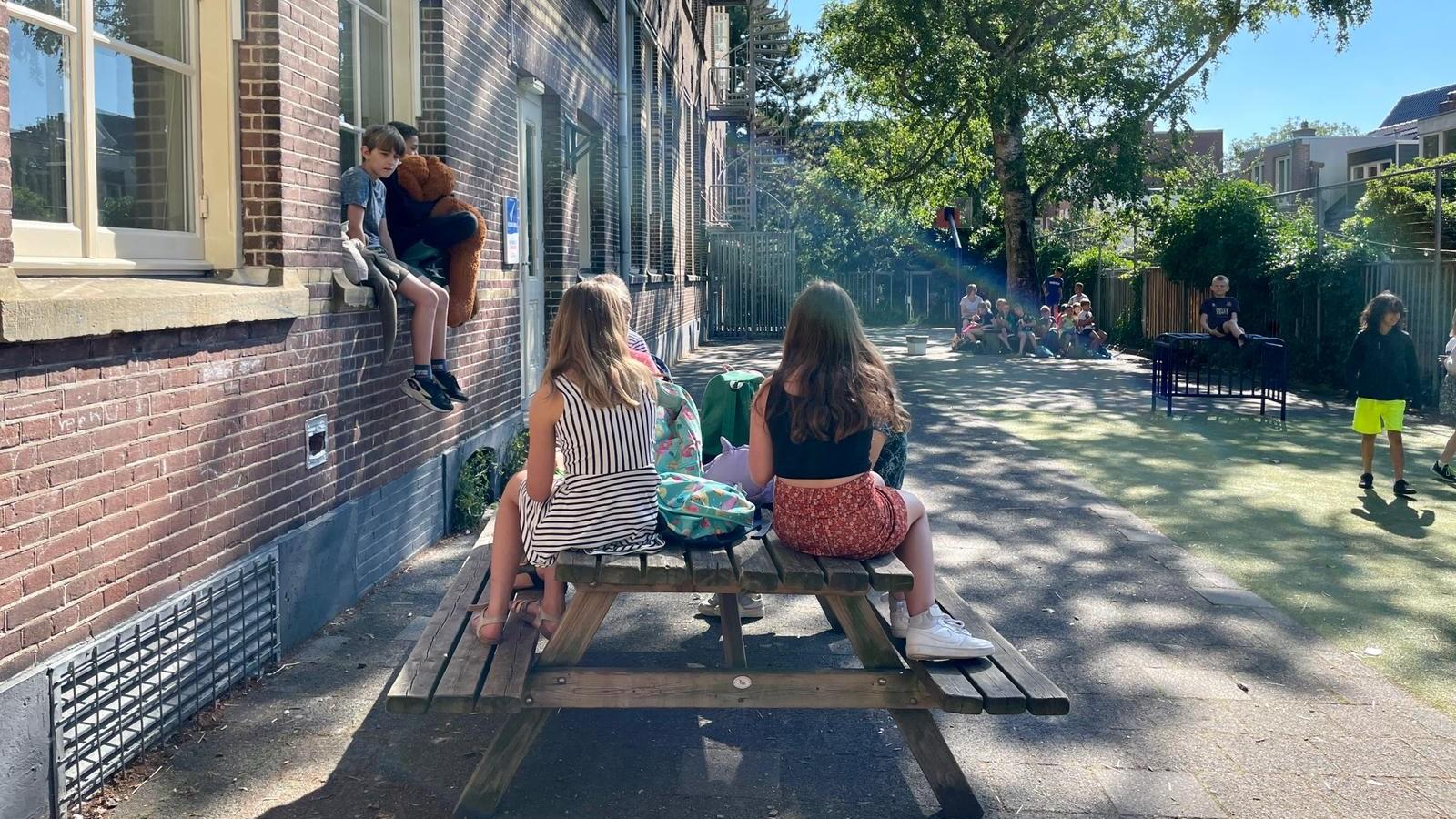 Kinderen spelen op het schoolplein van IKC Borgman Oosterpoort in Groningen. Kinderen spelen op het schoolplein van IKC Borgman Oosterpoort in Groningen.