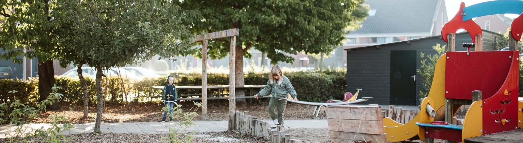 Kinderen spelen op het schoolplein van Openbare Basisschool De Bogerd in Rossum (Gelderland). Kinderen spelen op het schoolplein van Openbare Basisschool De Bogerd in Rossum (Gelderland).