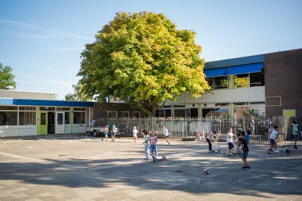Kinderen spelen op het schoolplein van Taalschool Westland in De Lier. Kinderen spelen op het schoolplein van Taalschool Westland in De Lier.