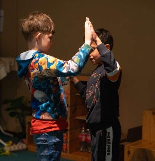Kinderen spelen samen in Openbare Basisschool De Flierefluiter in Almere. Kinderen spelen samen in Openbare Basisschool De Flierefluiter in Almere.