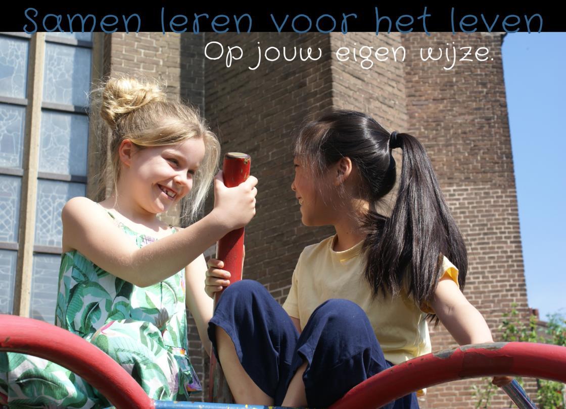 Kinderen spelen samen op het schoolplein van De Leeuwerik in Rutten.