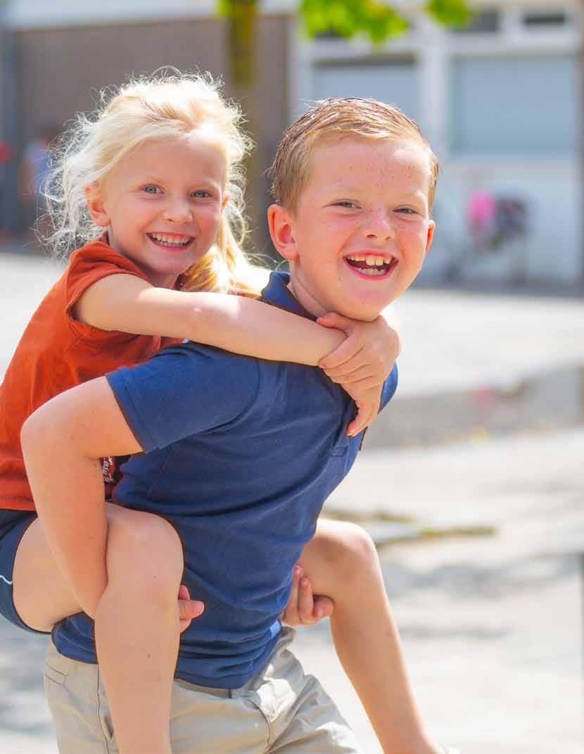 Kinderen spelen samen op het schoolplein van De Triangel in Enschede. Kinderen spelen samen op het schoolplein van De Triangel in Enschede.