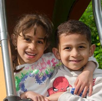 Kinderen spelen samen op het schoolplein van Openbare Basisschool Kamperfoelie in Huizen. Kinderen spelen samen op het schoolplein van Openbare Basisschool Kamperfoelie in Huizen.