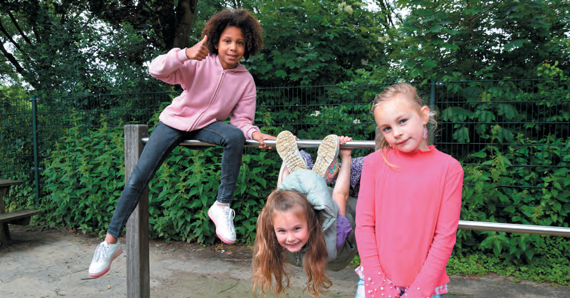 Kinderen spelen vrolijk op het schoolplein van de Mauritsschool in Nieuwegein. Kinderen spelen vrolijk op het schoolplein van de Mauritsschool in Nieuwegein.