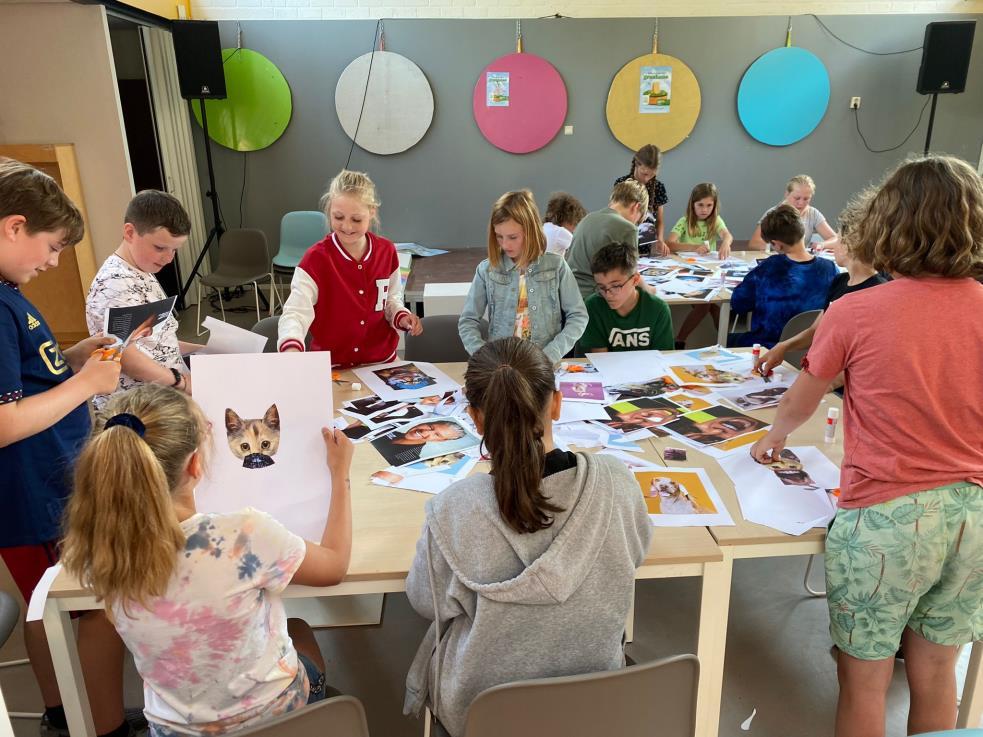 Kinderen van Basisschool De Rode Schouw in Halsteren zijn creatief bezig aan een knutseltafel. Kinderen van Basisschool De Rode Schouw in Halsteren zijn creatief bezig aan een knutseltafel.