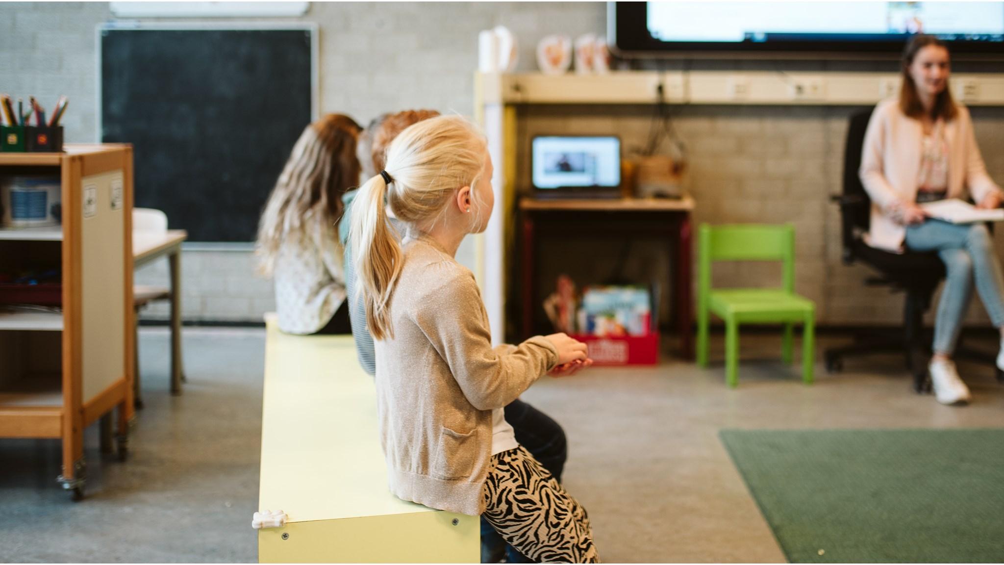 Kinderen van Basisschool Sint Jozef in Lithoijen zitten in een klaslokaal tijdens een lesmoment. Kinderen van Basisschool Sint Jozef in Lithoijen zitten in een klaslokaal tijdens een lesmoment.