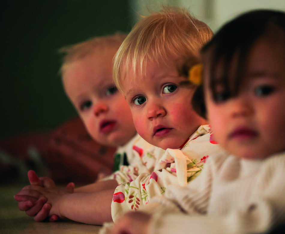 Kinderen van Christelijk Kindcentrum Ichthus in Genemuiden bezig met spelletjes. Kinderen van Christelijk Kindcentrum Ichthus in Genemuiden bezig met spelletjes.