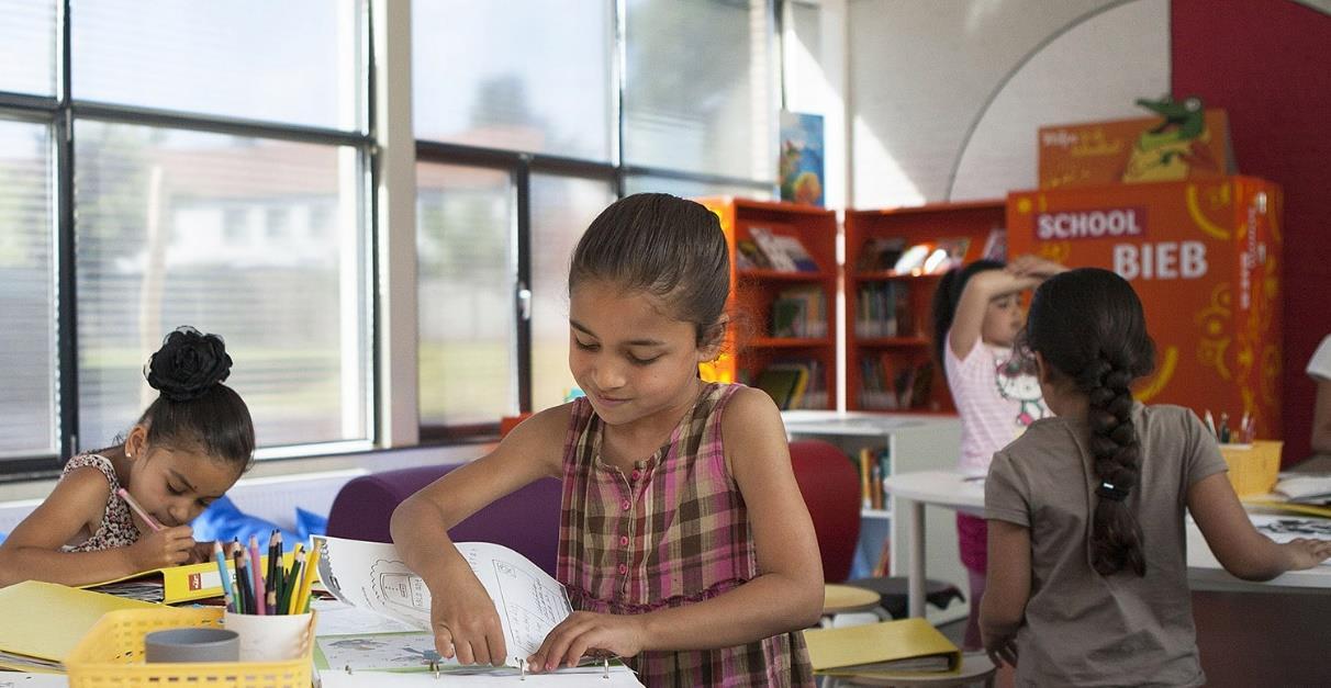 Kinderen van De Kwartiermaker in Den Bosch zijn actief aan het leren en creatief bezig in de klas. Kinderen van De Kwartiermaker in Den Bosch zijn actief aan het leren en creatief bezig in de klas.