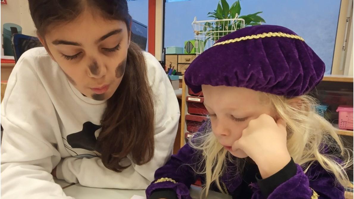 Kinderen van De Meander in Lelystad leren en spelen samen in de klas.