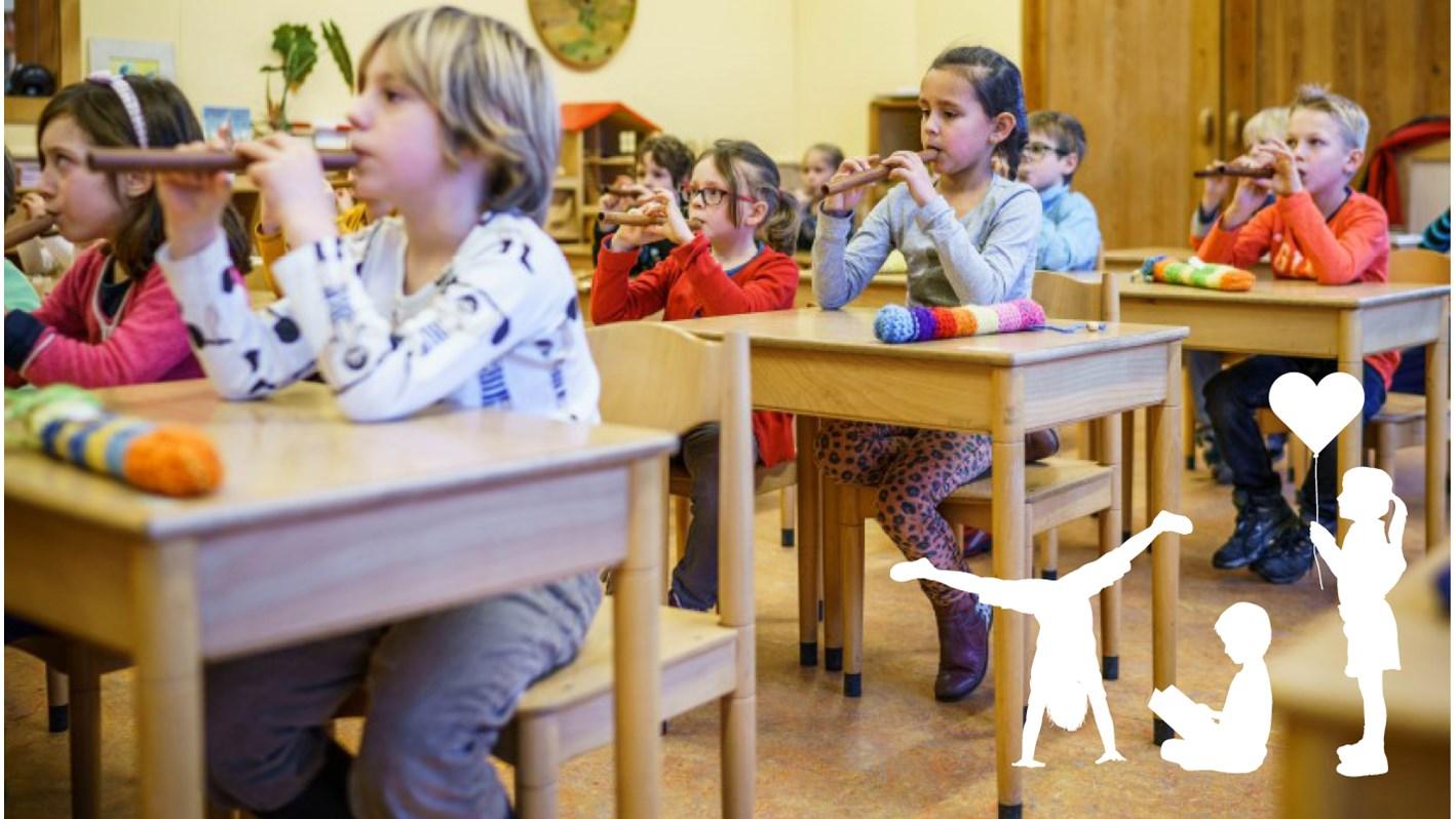 Kinderen van de Rudolf Steiner School Krimpen in Krimpen aan den IJssel spelen blokfluit in de klas. Kinderen van de Rudolf Steiner School Krimpen in Krimpen aan den IJssel spelen blokfluit in de klas.