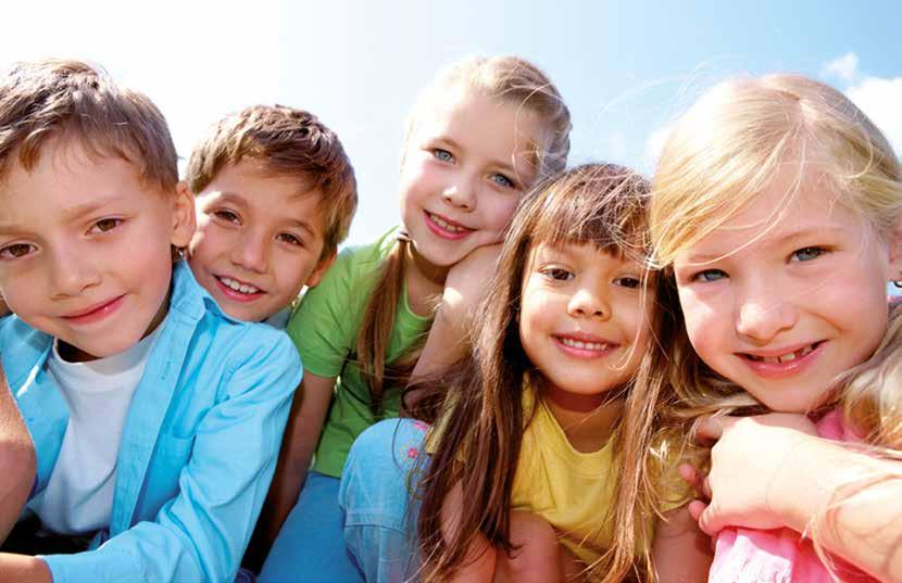 Kinderen vrolijk poseren op het schoolplein van Basisschool De Vlinderboom in Maastricht. Kinderen vrolijk poseren op het schoolplein van Basisschool De Vlinderboom in Maastricht.
