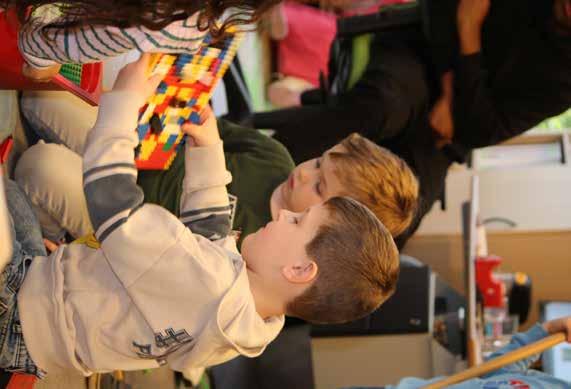 Kinderen zijn aan het spelen met LEGO in Basisschool het Octaaf in Krimpen aan den IJssel. Kinderen zijn aan het spelen met LEGO in Basisschool het Octaaf in Krimpen aan den IJssel.
